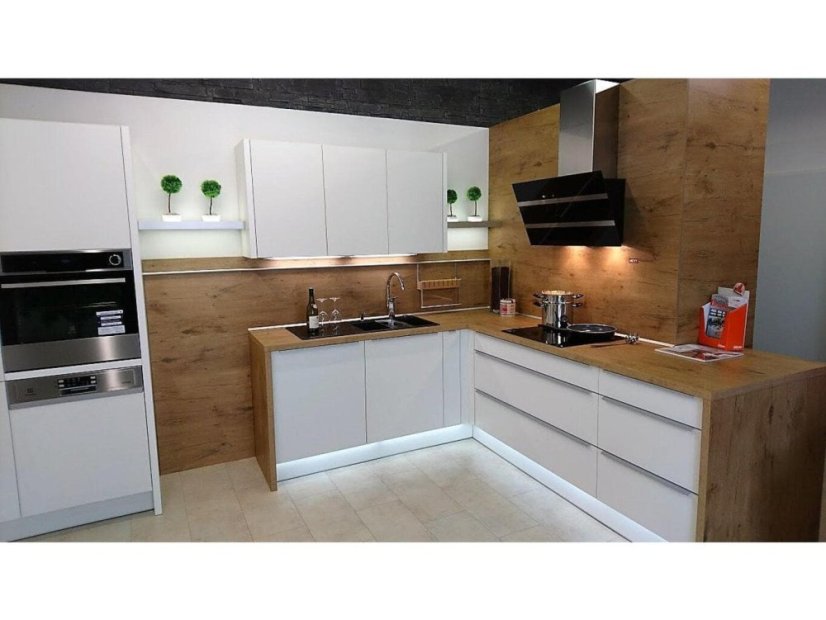 Komínová digestoř Faber STEELMAX EV8 BK/X A80-3